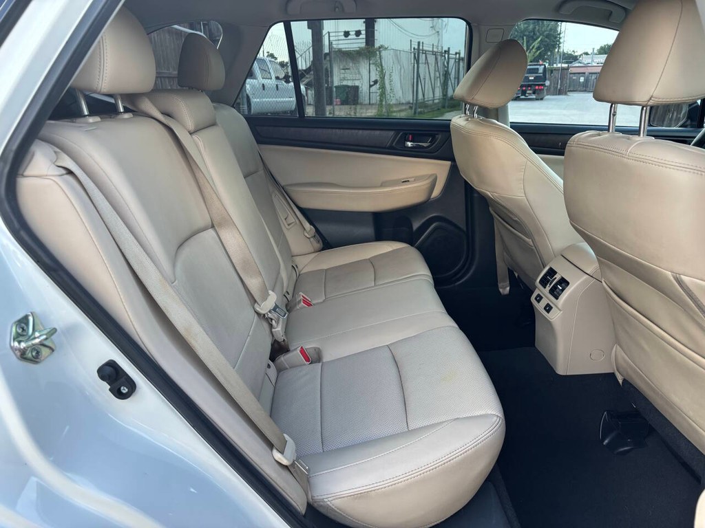 Subaru Outback Vehicle Full-screen Gallery Image 16