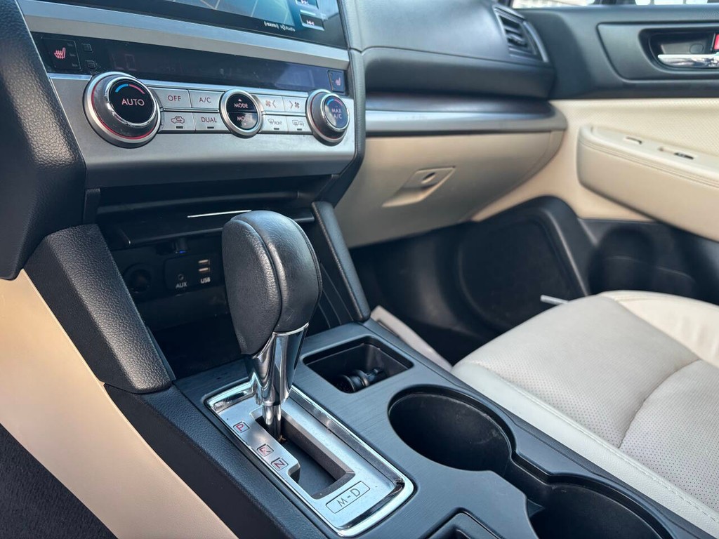 Subaru Outback Vehicle Full-screen Gallery Image 22