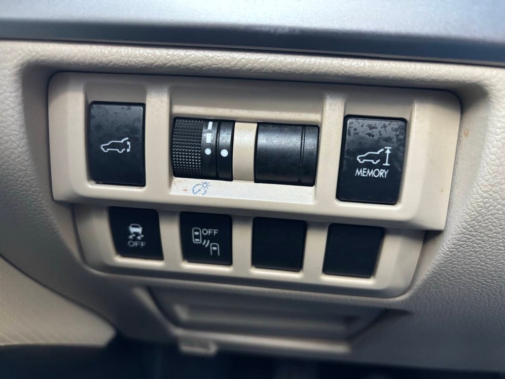 Subaru Outback Vehicle Full-screen Gallery Image 25