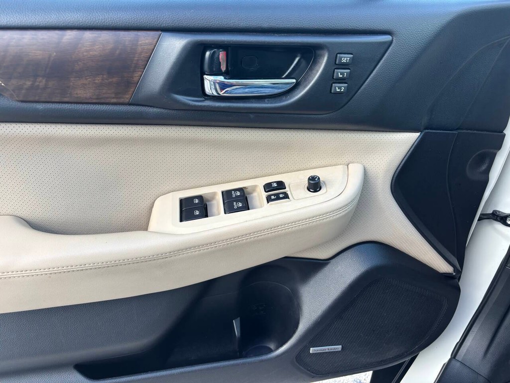 Subaru Outback Vehicle Full-screen Gallery Image 26