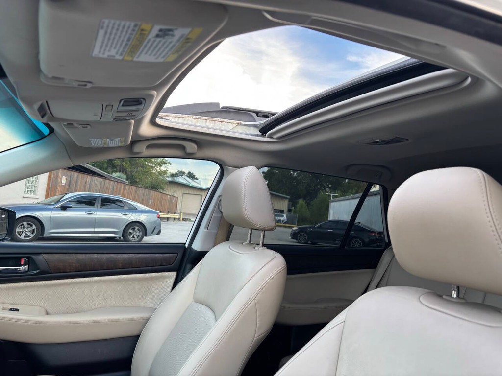Subaru Outback Vehicle Full-screen Gallery Image 28