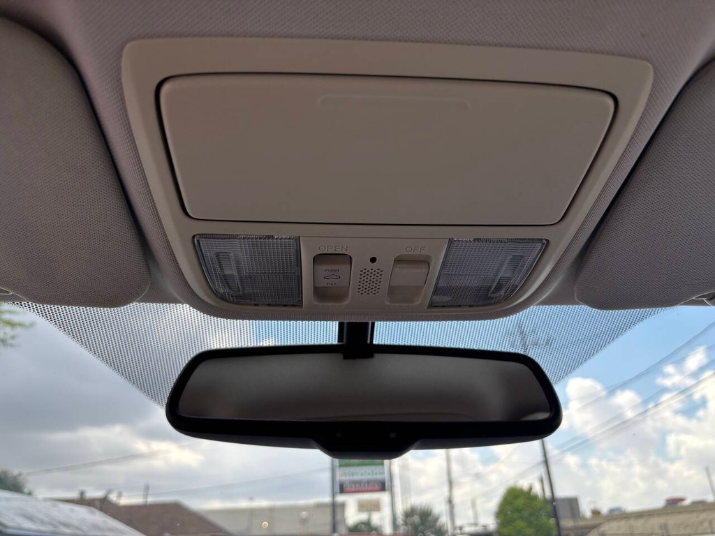 Honda CR-V Vehicle Full-screen Gallery Image 26