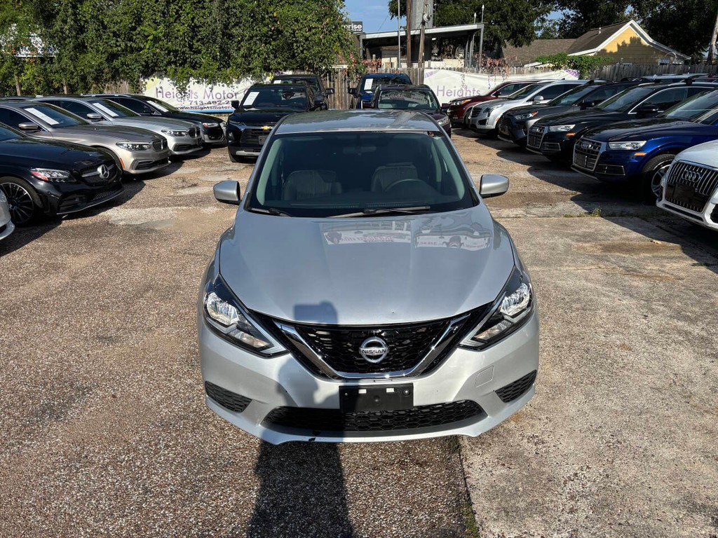 Nissan Sentra Vehicle Full-screen Gallery Image 03