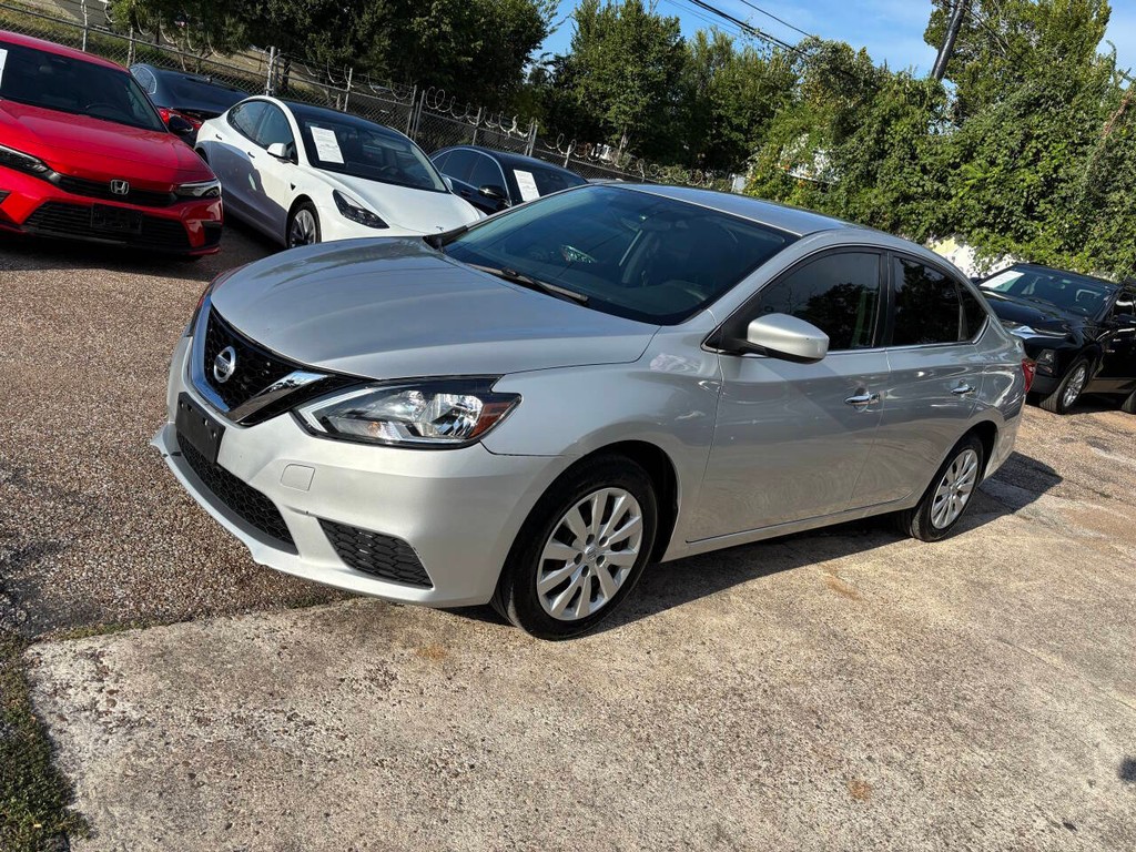Nissan Sentra Vehicle Full-screen Gallery Image 04