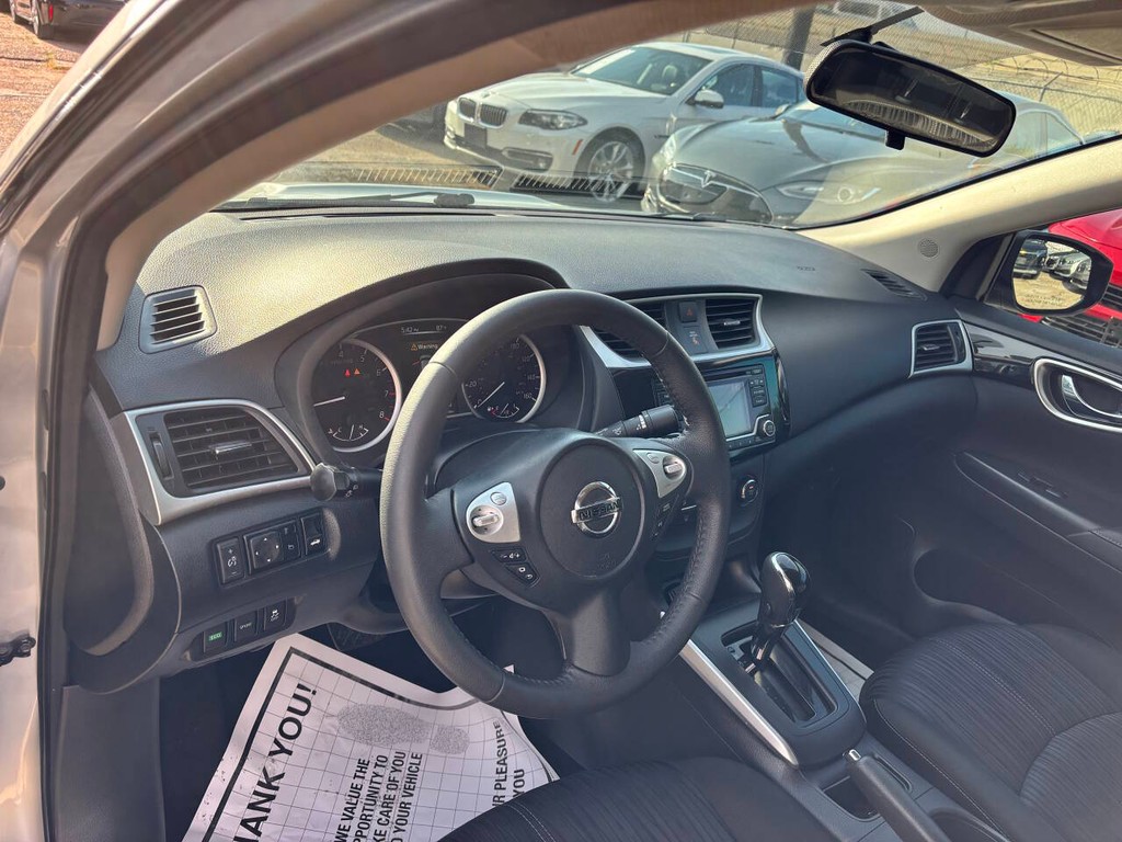 Nissan Sentra Vehicle Full-screen Gallery Image 08