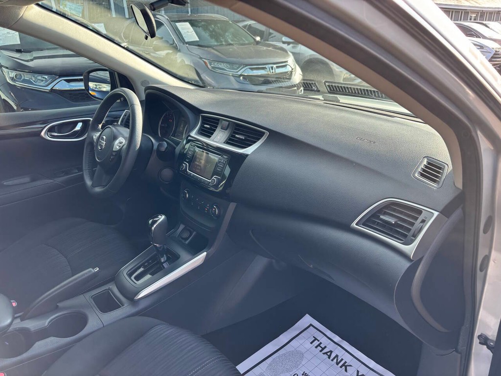Nissan Sentra Vehicle Full-screen Gallery Image 11