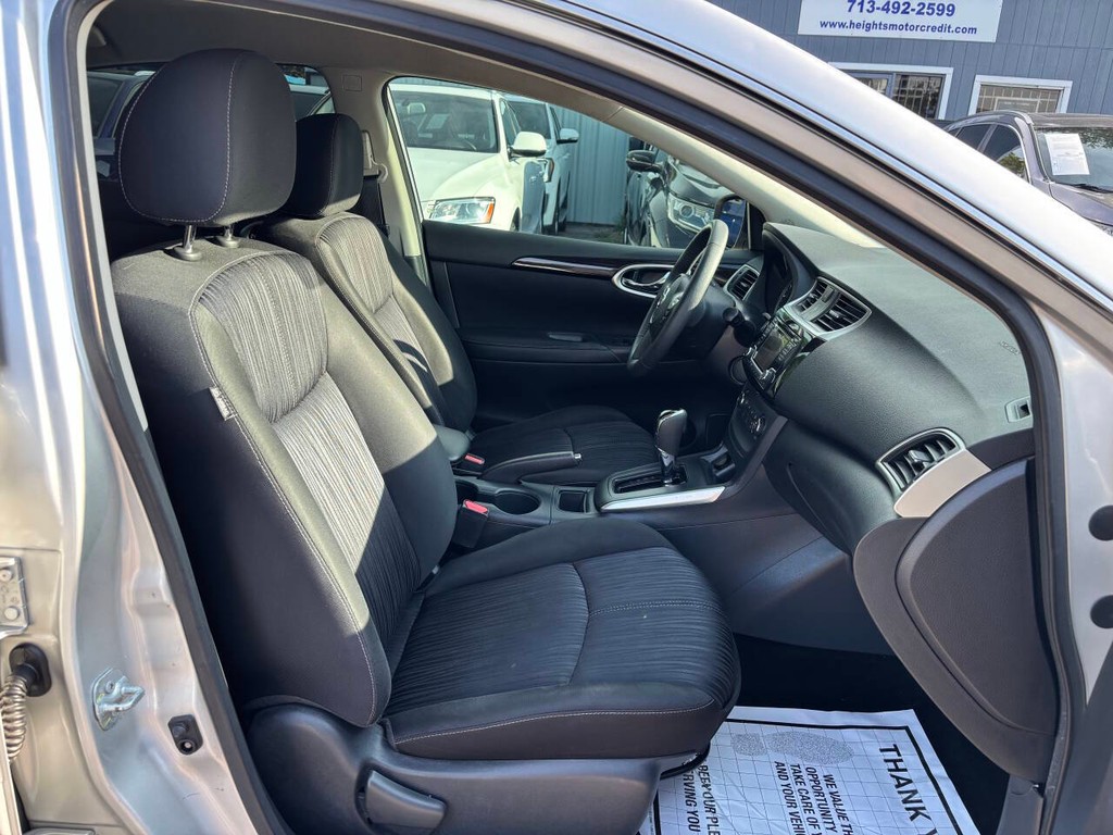 Nissan Sentra Vehicle Full-screen Gallery Image 12