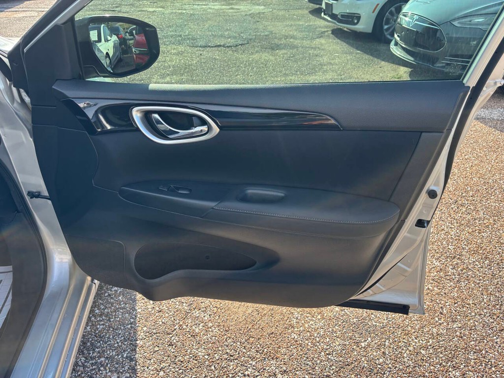 Nissan Sentra Vehicle Full-screen Gallery Image 13