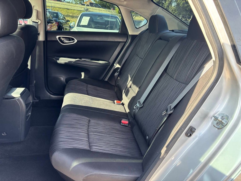 Nissan Sentra Vehicle Full-screen Gallery Image 14