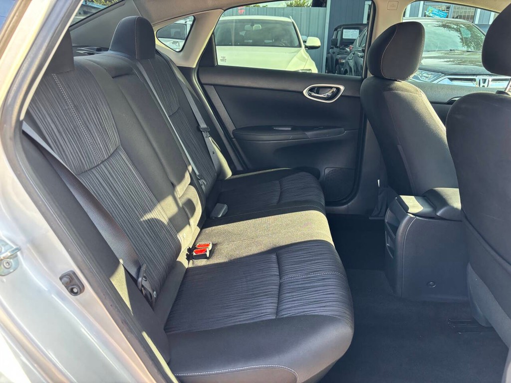 Nissan Sentra Vehicle Full-screen Gallery Image 16