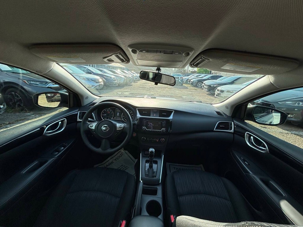 Nissan Sentra Vehicle Full-screen Gallery Image 19