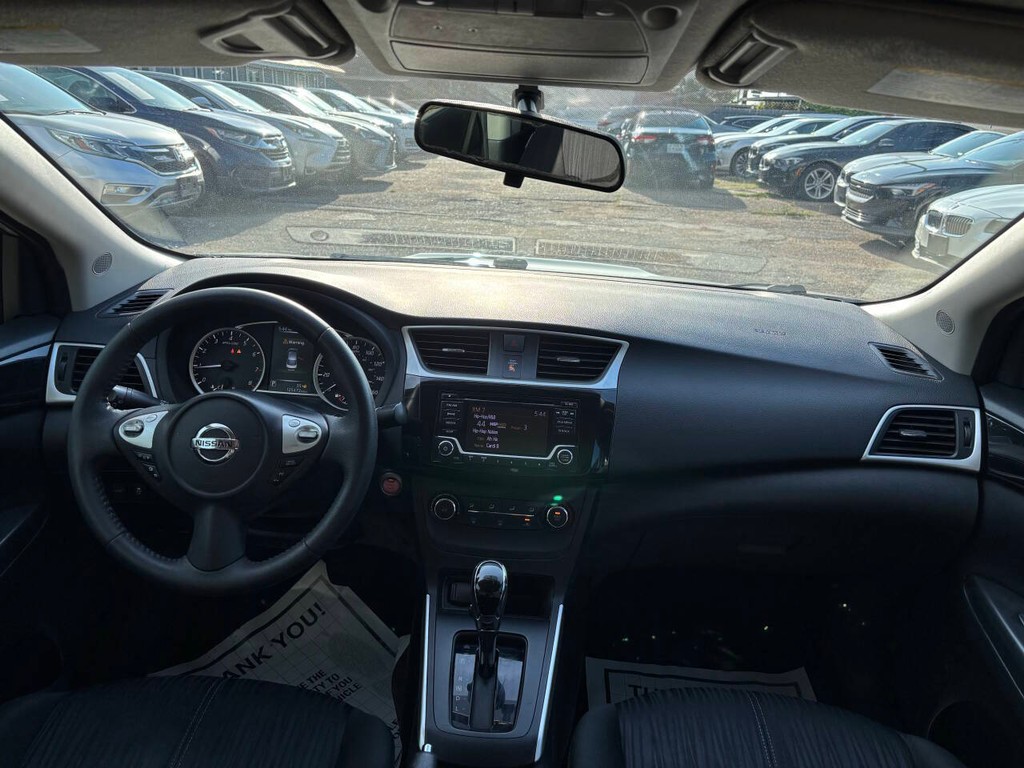 Nissan Sentra Vehicle Full-screen Gallery Image 20