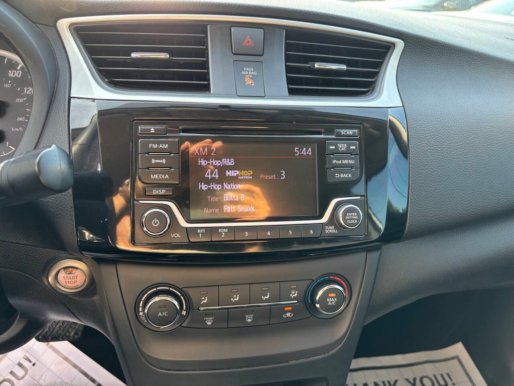 Nissan Sentra Vehicle Full-screen Gallery Image 21