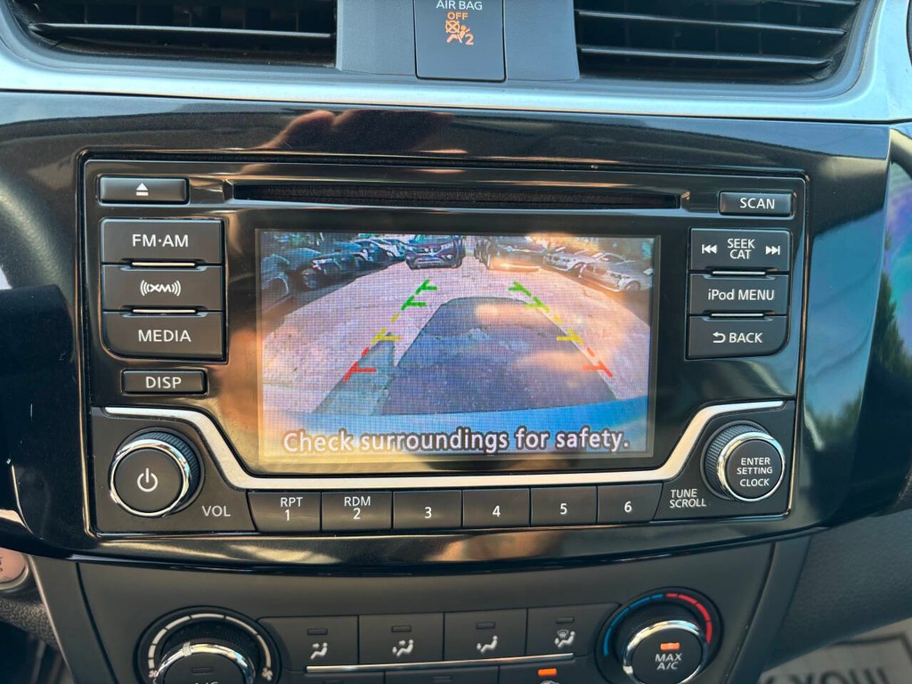 Nissan Sentra Vehicle Full-screen Gallery Image 22