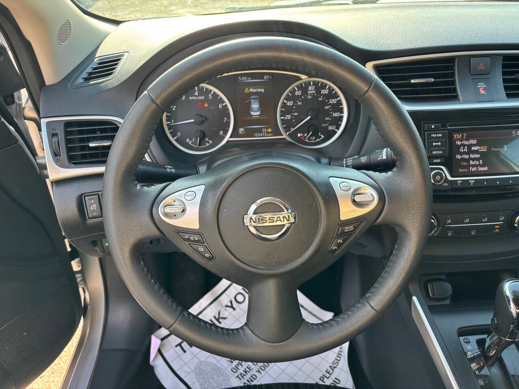Nissan Sentra Vehicle Full-screen Gallery Image 24
