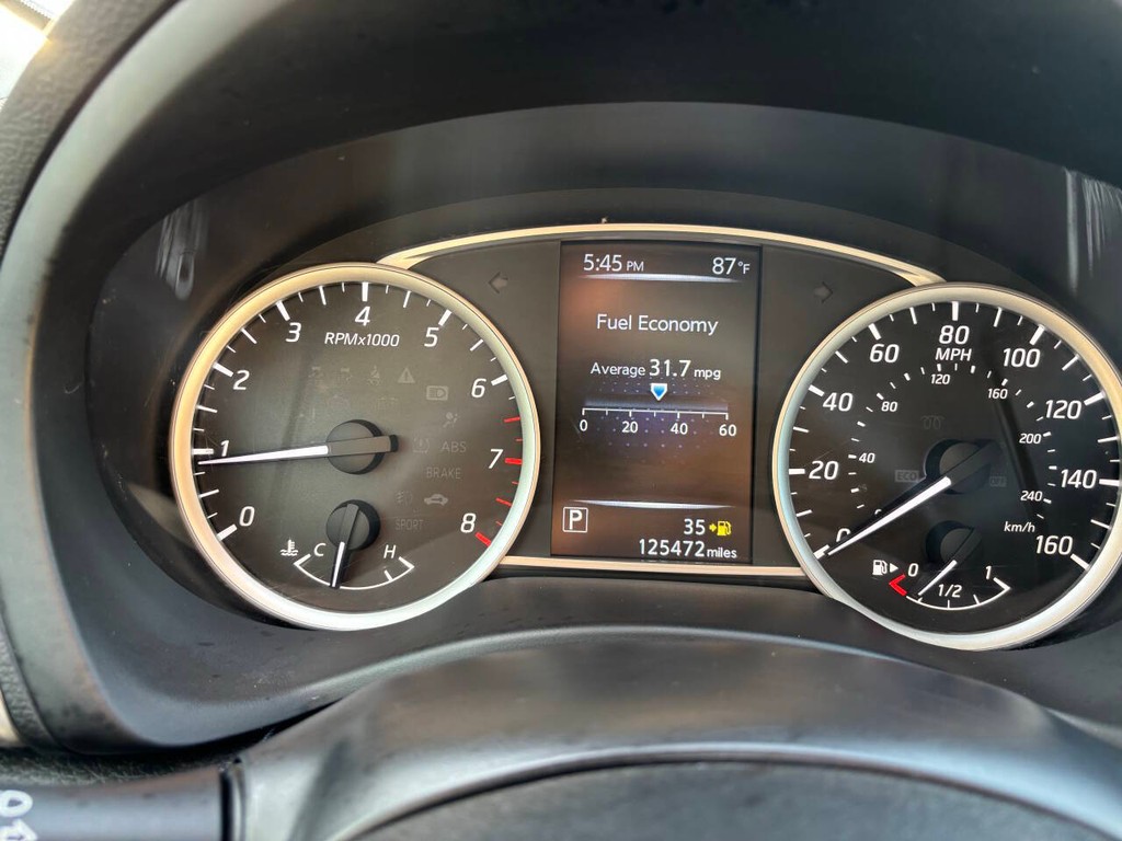 Nissan Sentra Vehicle Full-screen Gallery Image 26