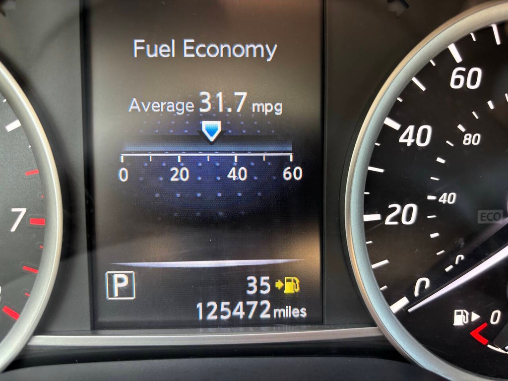 Nissan Sentra Vehicle Full-screen Gallery Image 27