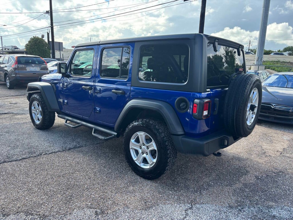 Jeep Wrangler Unlimited Vehicle Full-screen Gallery Image 05