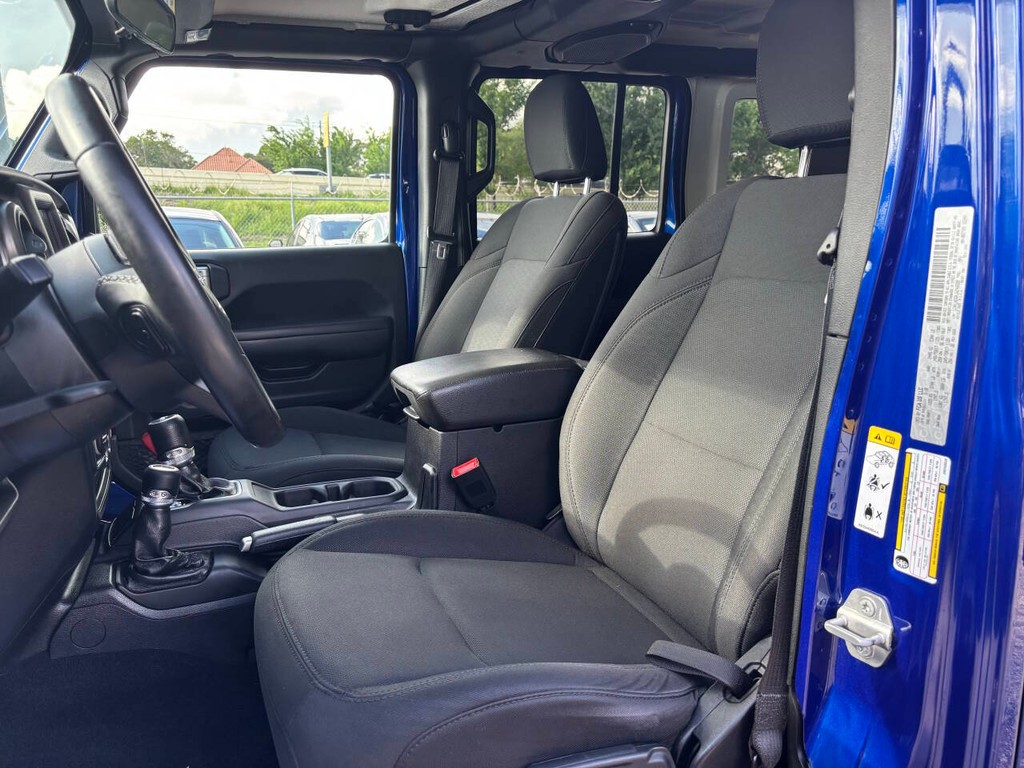 Jeep Wrangler Unlimited Vehicle Full-screen Gallery Image 09