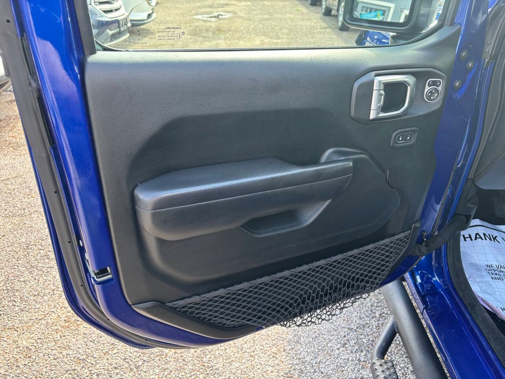 Jeep Wrangler Unlimited Vehicle Full-screen Gallery Image 10