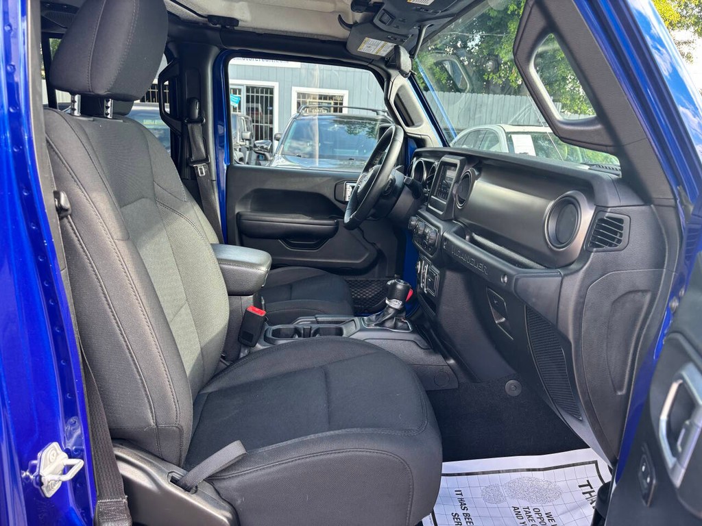 Jeep Wrangler Unlimited Vehicle Full-screen Gallery Image 12