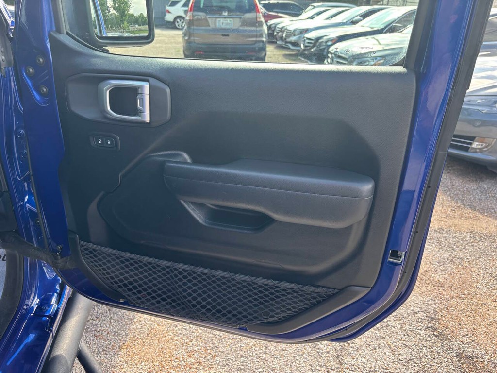 Jeep Wrangler Unlimited Vehicle Full-screen Gallery Image 13