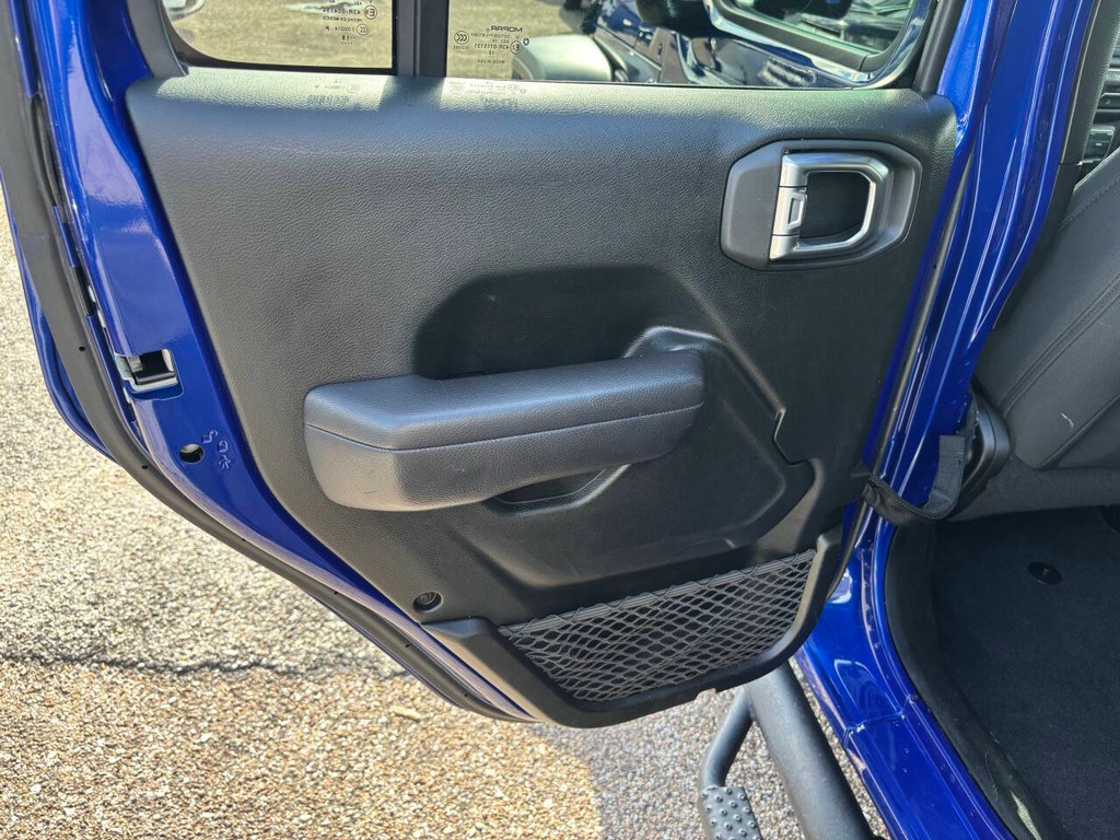Jeep Wrangler Unlimited Vehicle Full-screen Gallery Image 15