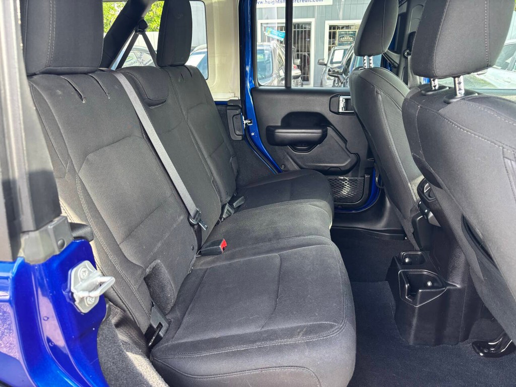 Jeep Wrangler Unlimited Vehicle Full-screen Gallery Image 16