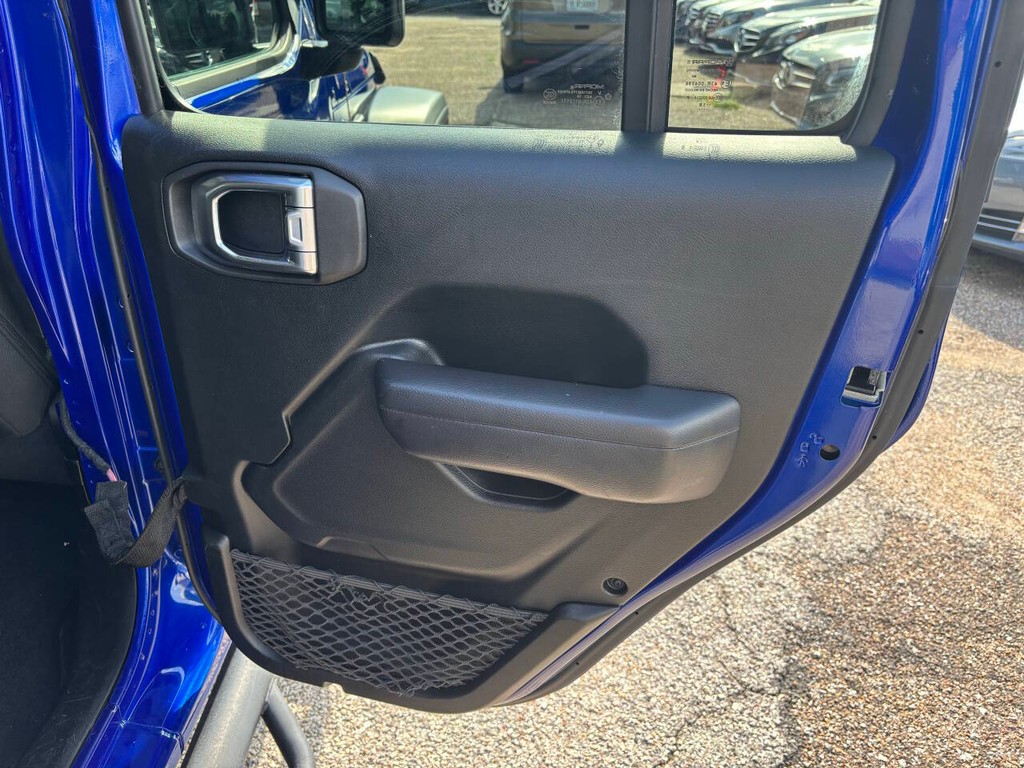 Jeep Wrangler Unlimited Vehicle Full-screen Gallery Image 17