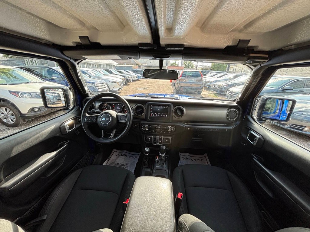 Jeep Wrangler Unlimited Vehicle Full-screen Gallery Image 18