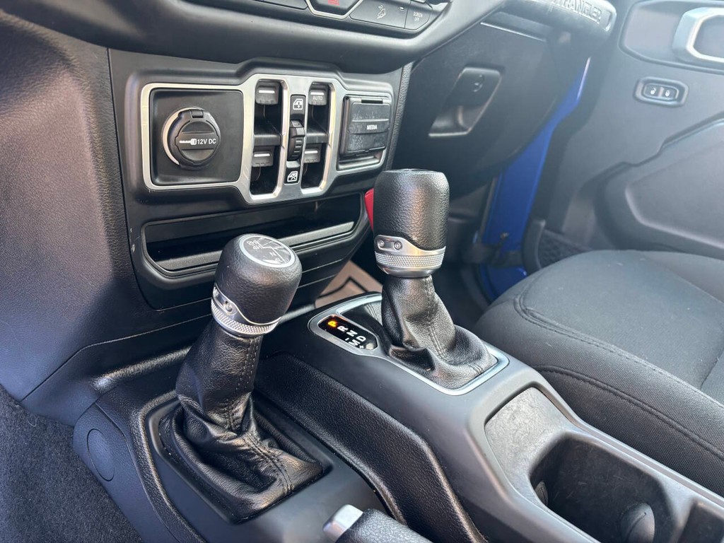 Jeep Wrangler Unlimited Vehicle Full-screen Gallery Image 23