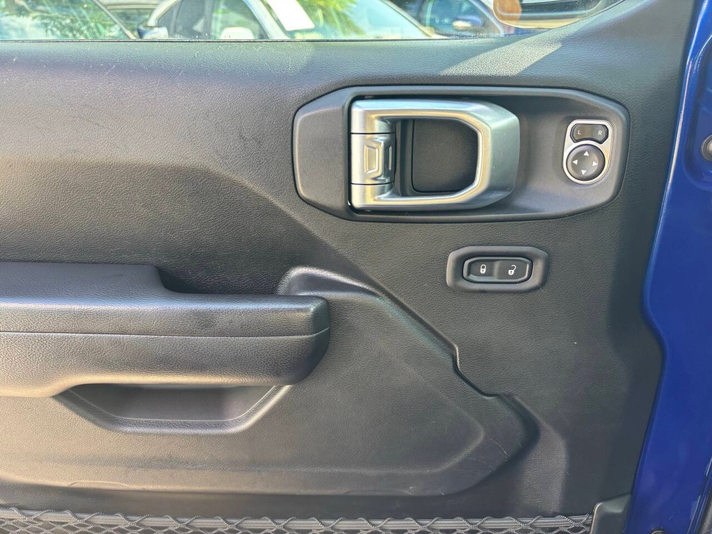 Jeep Wrangler Unlimited Vehicle Full-screen Gallery Image 27