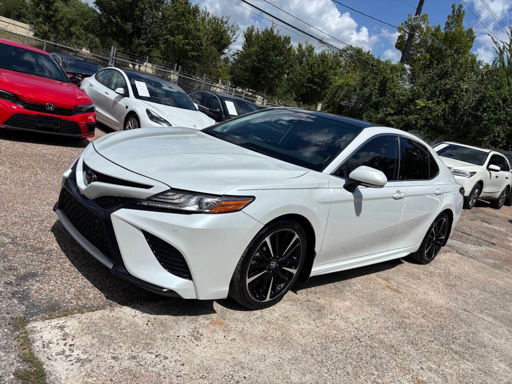 Toyota Camry Vehicle Full-screen Gallery Image 04