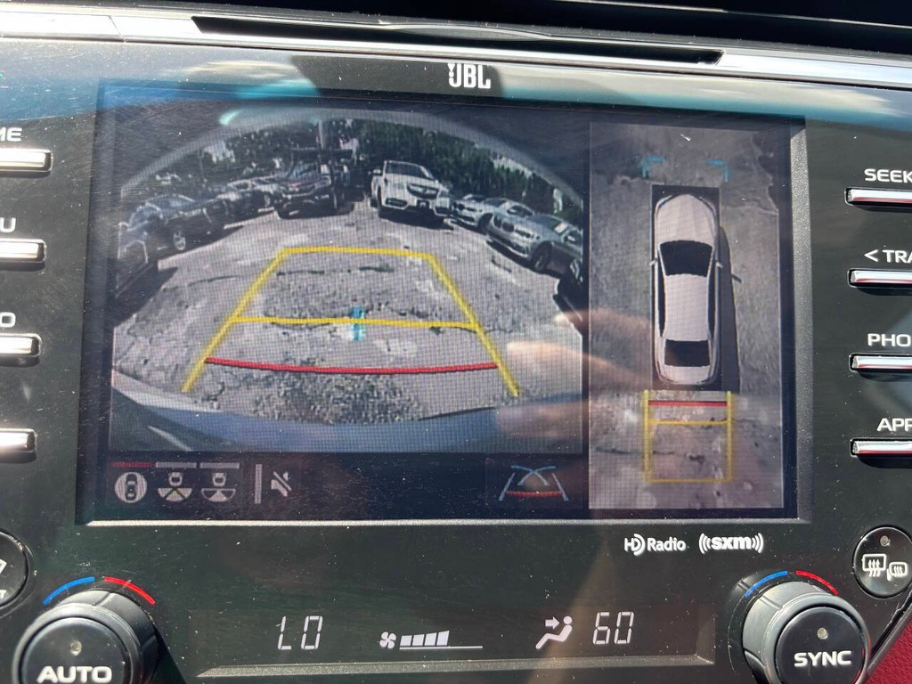 Toyota Camry Vehicle Full-screen Gallery Image 21