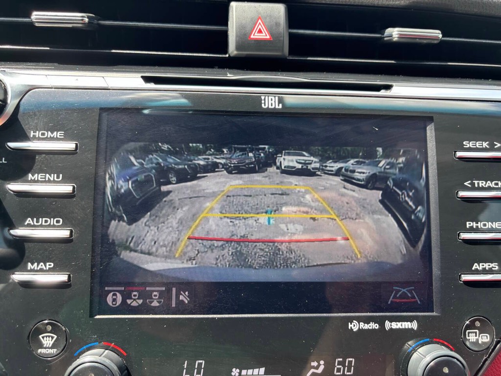 Toyota Camry Vehicle Full-screen Gallery Image 22