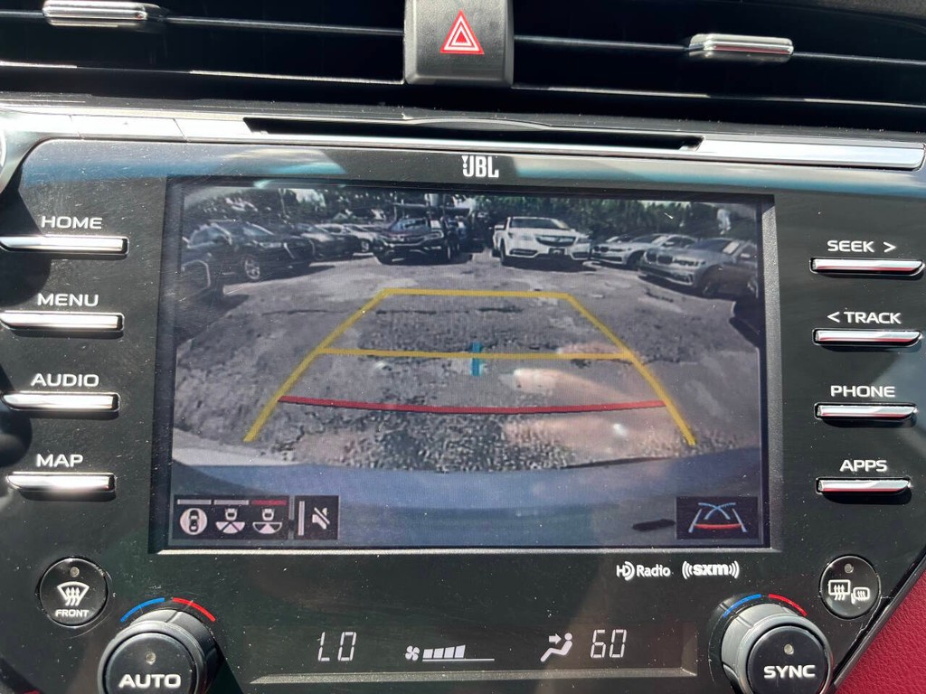 Toyota Camry Vehicle Full-screen Gallery Image 23