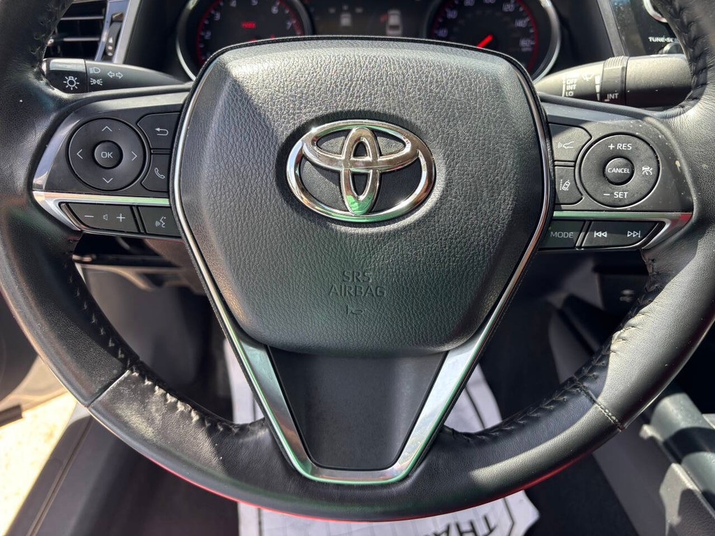 Toyota Camry Vehicle Full-screen Gallery Image 27