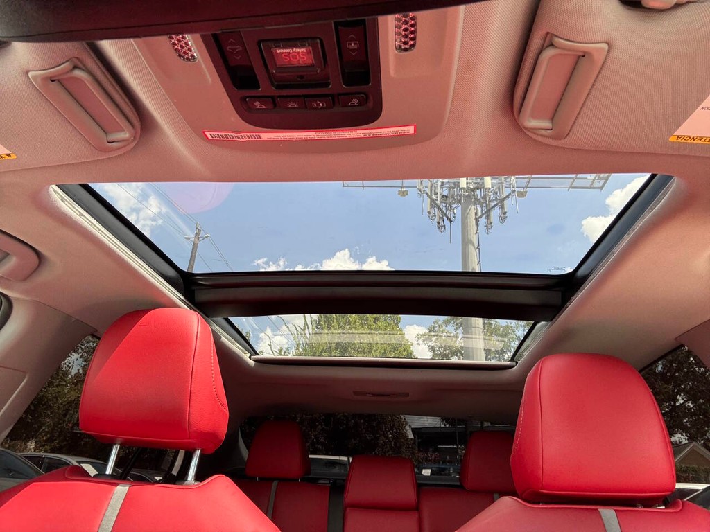 Toyota Camry Vehicle Full-screen Gallery Image 33
