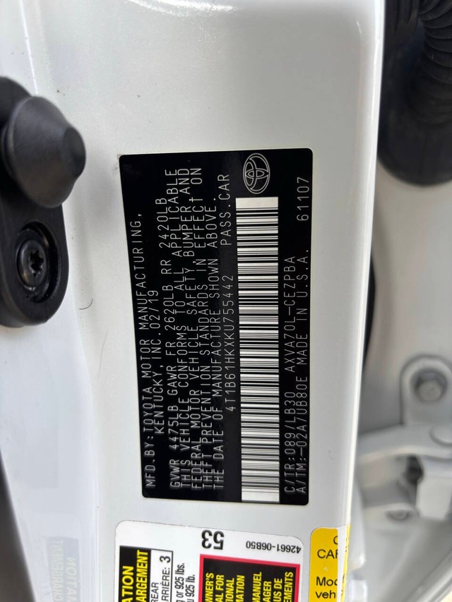 Toyota Camry Vehicle Full-screen Gallery Image 35