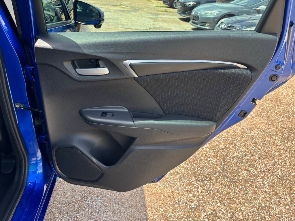 Honda Fit Vehicle Full-screen Gallery Image 15