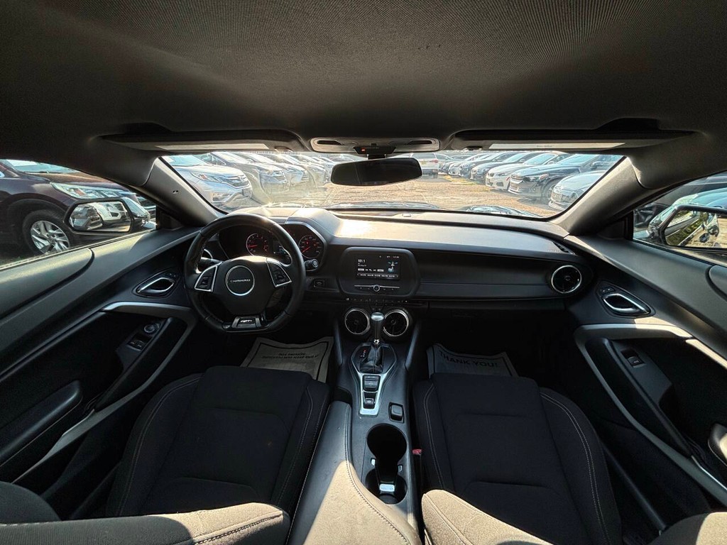 Chevrolet Camaro Vehicle Full-screen Gallery Image 16
