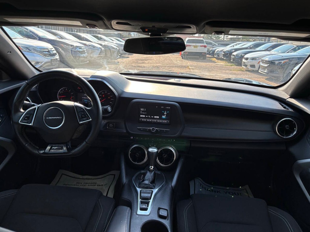 Chevrolet Camaro Vehicle Full-screen Gallery Image 17