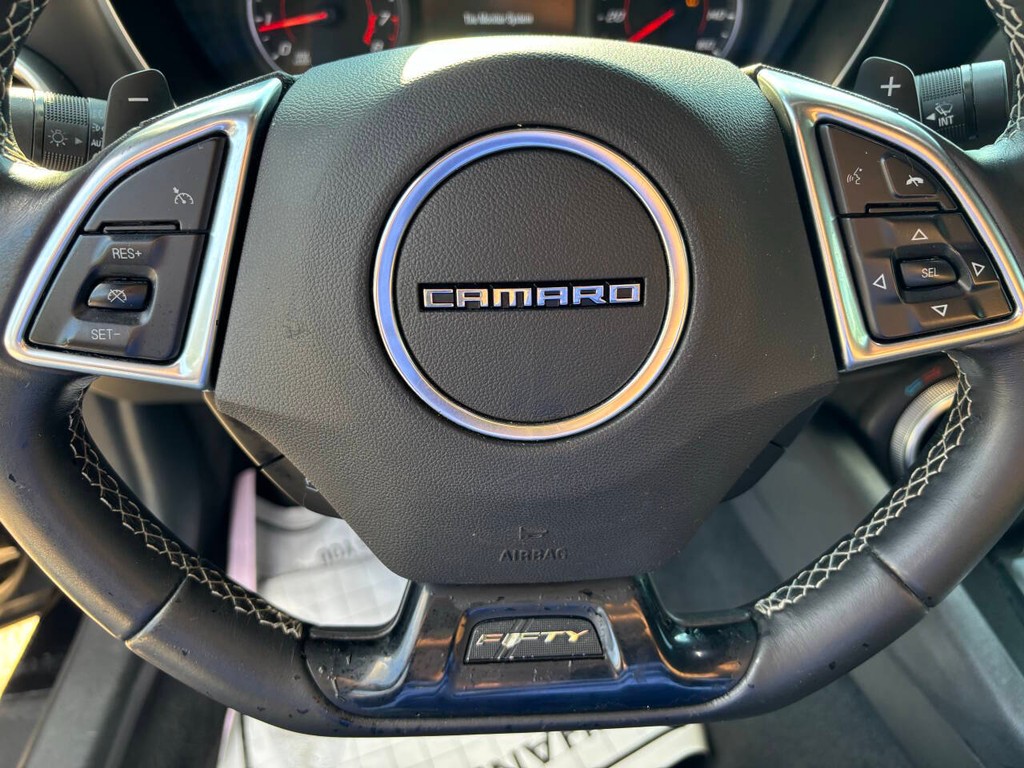 Chevrolet Camaro Vehicle Full-screen Gallery Image 22