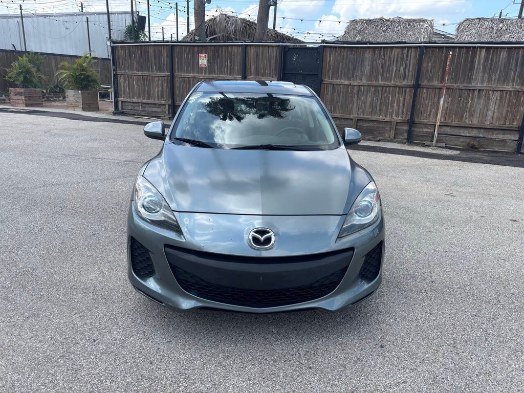 Mazda Mazda3 Vehicle Full-screen Gallery Image 02