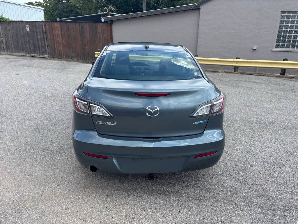 Mazda Mazda3 Vehicle Full-screen Gallery Image 05