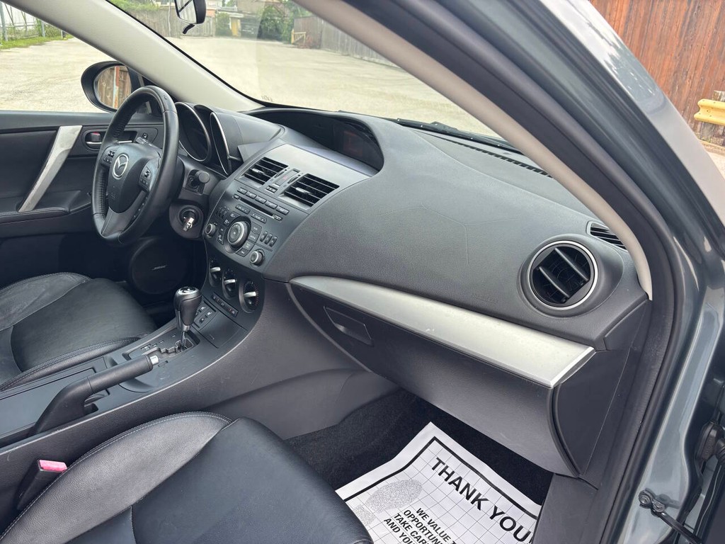 Mazda Mazda3 Vehicle Full-screen Gallery Image 10