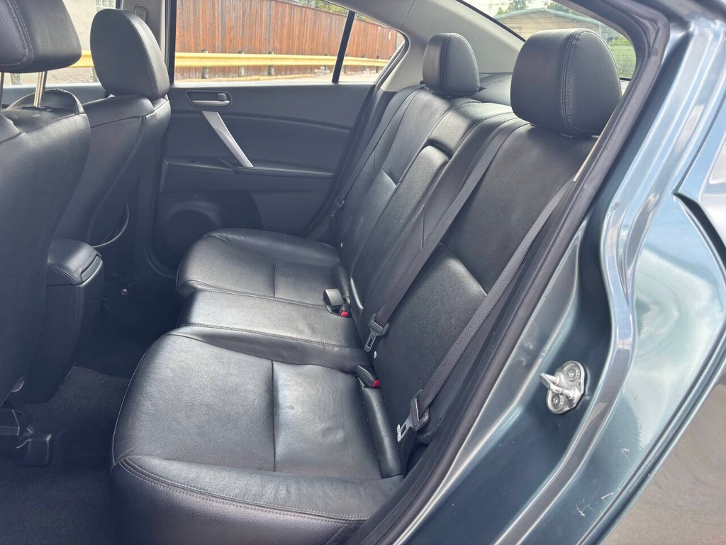 Mazda Mazda3 Vehicle Full-screen Gallery Image 13