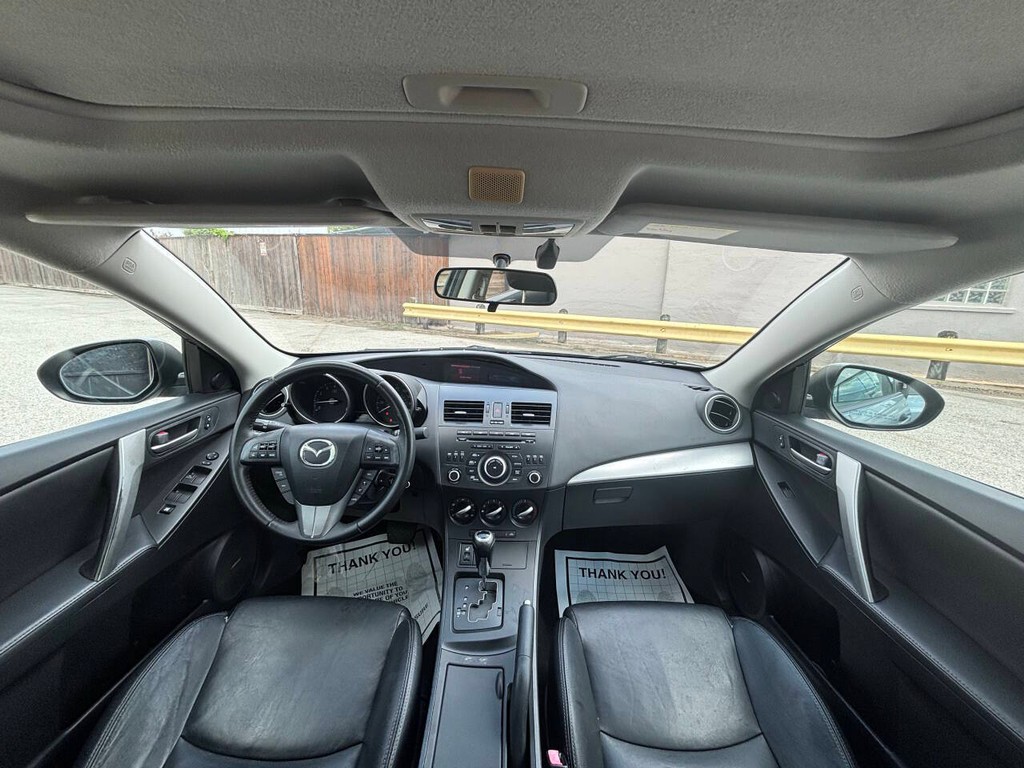 Mazda Mazda3 Vehicle Full-screen Gallery Image 17