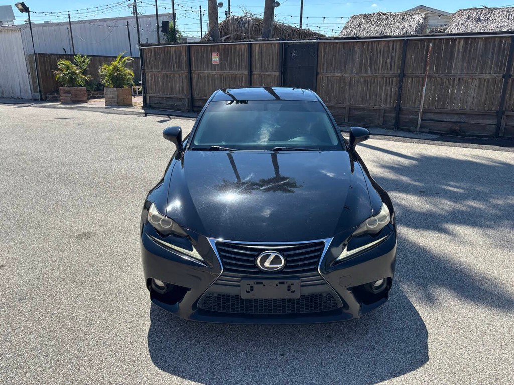 Lexus IS 350 Vehicle Full-screen Gallery Image 02