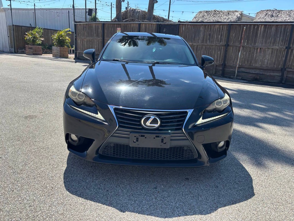 Lexus IS 350 Vehicle Full-screen Gallery Image 03